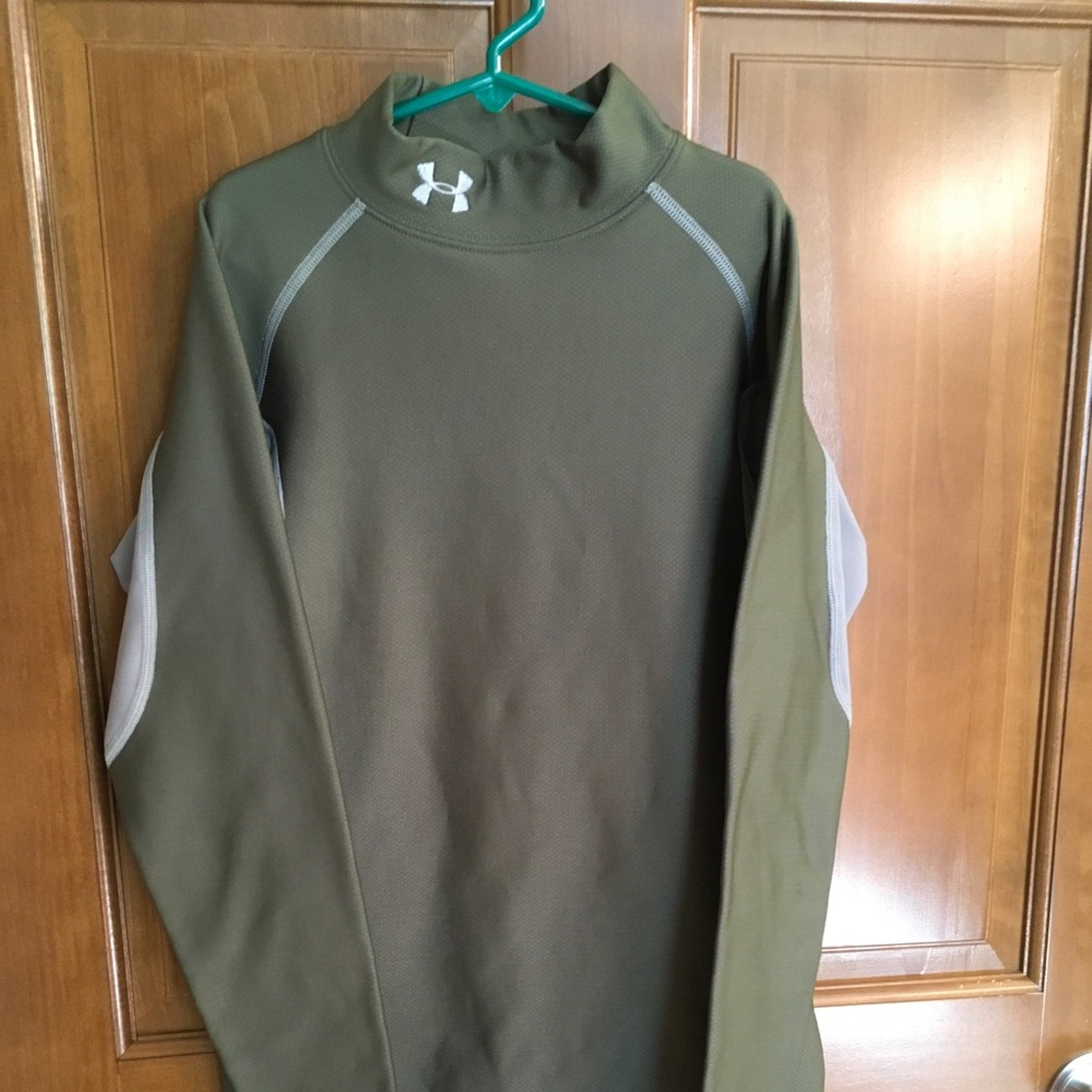 Under Armor Metal medium in good shape